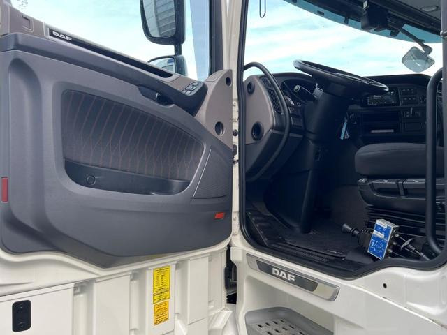 Cabeza tractora DAF XF 480 FT SSC Retarder Standklima 2-K Hydraulik: foto 9 Cabeza tractora DAF XF 480 FT SSC Retarder Standklima 2-K Hydraulik: foto 9