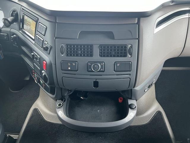 Cabeza tractora DAF XF 480 FT SSC Retarder Standklima 2-K Hydraulik: foto 22 Cabeza tractora DAF XF 480 FT SSC Retarder Standklima 2-K Hydraulik: foto 22