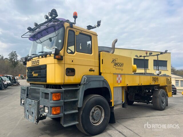 2005 Boschung BJB8000 4x4 Airport Plow & Jet Broom Truck :Misc. Truck - Equipo de apoyo en tierra: foto 1 2005 Boschung BJB8000 4x4 Airport Plow & Jet Broom Truck :Misc. Truck - Equipo de apoyo en tierra: foto 1