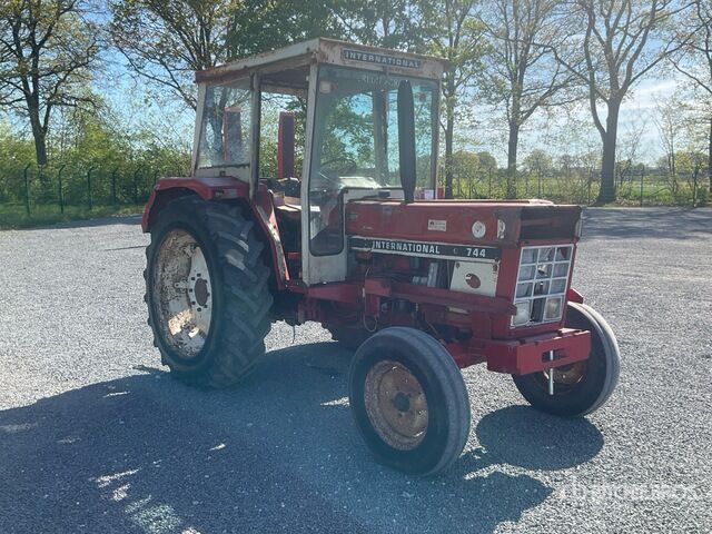 International 744 2WD Tractor - Tractor: foto 4 International 744 2WD Tractor - Tractor: foto 4