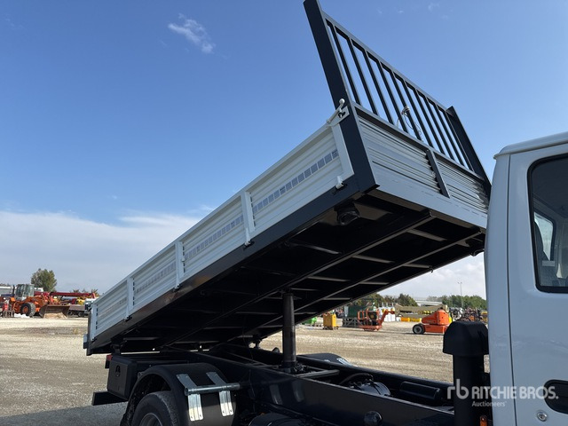 2006 Isuzu NQR 75 4x2 Dump Truck: Light Duty - Volquete camión: foto 4 2006 Isuzu NQR 75 4x2 Dump Truck: Light Duty - Volquete camión: foto 4