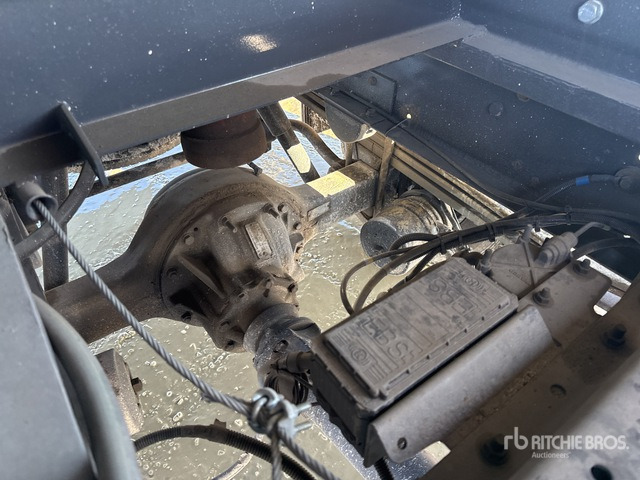 2010 Renault Midlum 220.08 1981 C.O.M.A. C330B on 4x2 Dump Truck with Crane - Volquete camión: foto 5 2010 Renault Midlum 220.08 1981 C.O.M.A. C330B on 4x2 Dump Truck with Crane - Volquete camión: foto 5