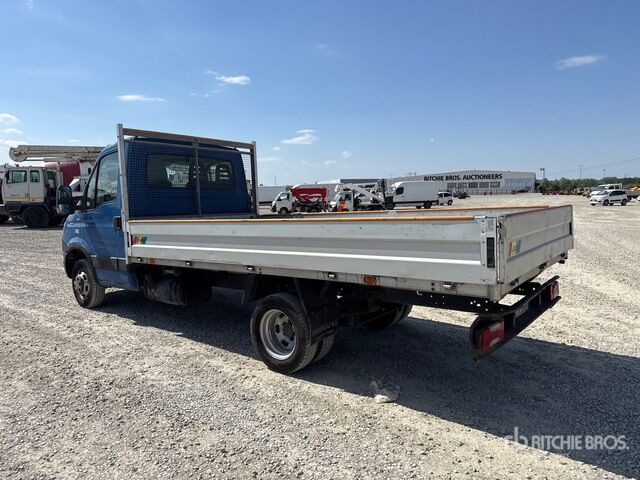 2015 Iveco Daily 35C11 Flatbed Truck - Camión caja abierta: foto 2 2015 Iveco Daily 35C11 Flatbed Truck - Camión caja abierta: foto 2