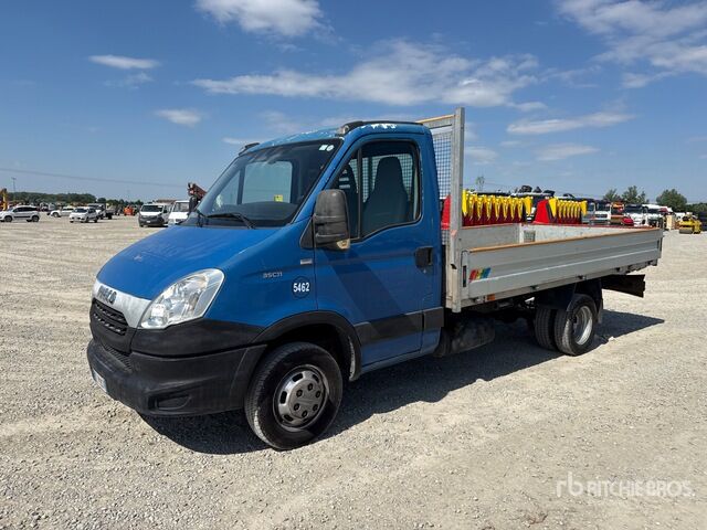 2015 Iveco Daily 35C11 Flatbed Truck - Camión caja abierta: foto 1 2015 Iveco Daily 35C11 Flatbed Truck - Camión caja abierta: foto 1