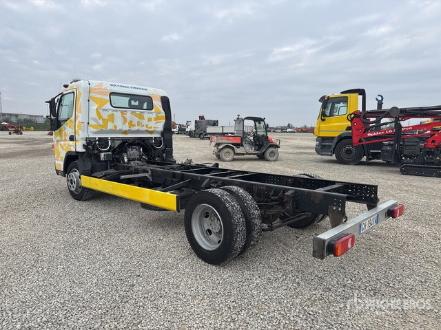 2015 Mitsubishi Fuso Canter 4x2 Cab and Chassis - Chasis camión: foto 2 2015 Mitsubishi Fuso Canter 4x2 Cab and Chassis - Chasis camión: foto 2