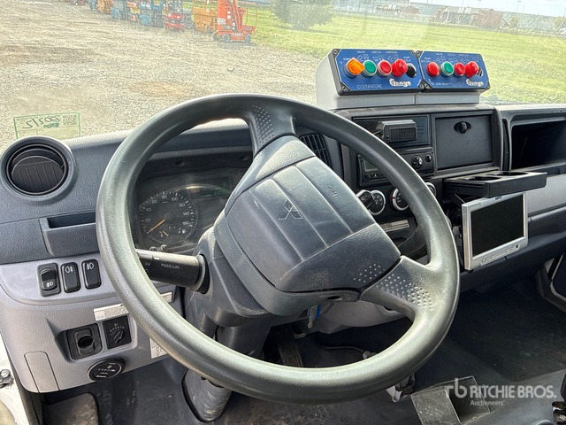 2015 Mitsubishi Fuso Canter 7C15 Van Truck - Camión de basura: foto 5 2015 Mitsubishi Fuso Canter 7C15 Van Truck - Camión de basura: foto 5