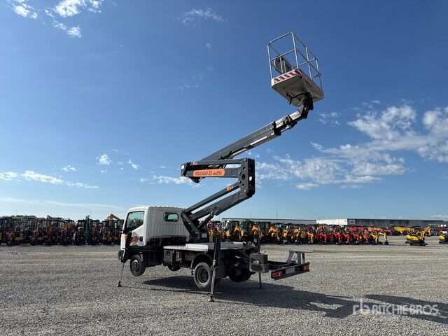 2016 Nissan Cabstar 35.12 2016 Isoli PNT230 20 m on Bucket Truck - Camión con plataforma elevadora: foto 2 2016 Nissan Cabstar 35.12 2016 Isoli PNT230 20 m on Bucket Truck - Camión con plataforma elevadora: foto 2