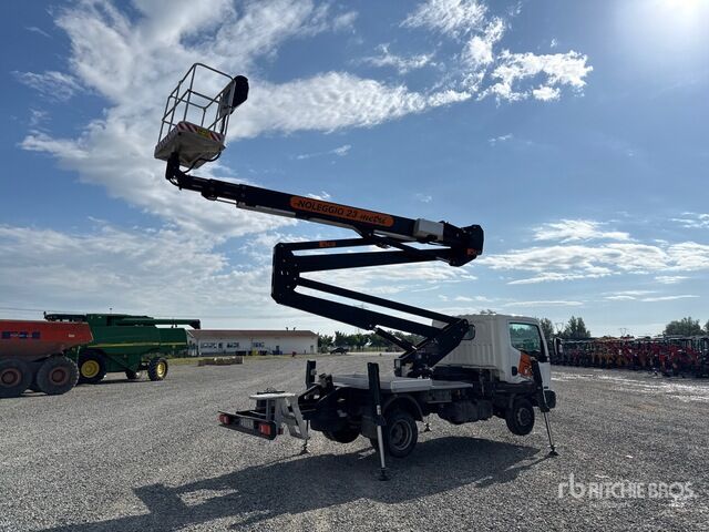 2016 Nissan Cabstar 35.12 2016 Isoli PNT230 20 m on Bucket Truck - Camión con plataforma elevadora: foto 3 2016 Nissan Cabstar 35.12 2016 Isoli PNT230 20 m on Bucket Truck - Camión con plataforma elevadora: foto 3