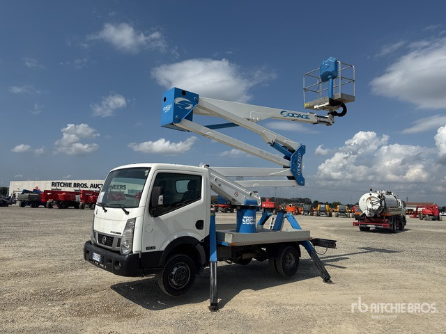 2017 Nissan Cabstar Cabstar 35.12 2016 Socage DA 320 20 m on Bucket Truck - Camión con plataforma elevadora: foto 1 2017 Nissan Cabstar Cabstar 35.12 2016 Socage DA 320 20 m on Bucket Truck - Camión con plataforma elevadora: foto 1