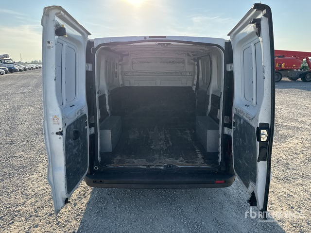 Furgoneta pequeña 2017 Nissan NV300 Autocarro furgonato: foto 6