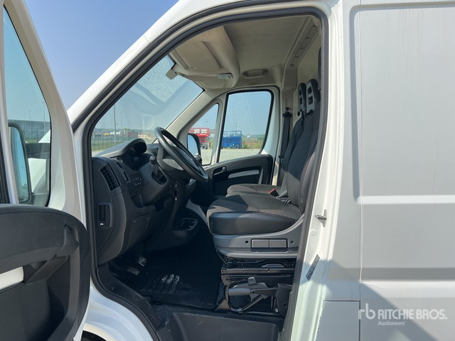 Furgoneta pequeña 2021 Peugeot Boxer 333 L2H2 2.2 BLUEHDI 140CV S&S Van Truck: foto 6 Furgoneta pequeña 2021 Peugeot Boxer 333 L2H2 2.2 BLUEHDI 140CV S&S Van Truck: foto 6