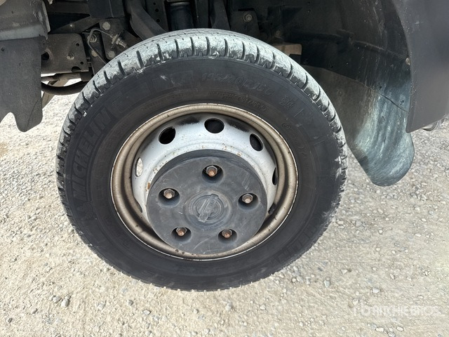 Nissan Cabstar 35.12 Piattaforma autocarrata - Camión con plataforma elevadora: foto 5 Nissan Cabstar 35.12 Piattaforma autocarrata - Camión con plataforma elevadora: foto 5