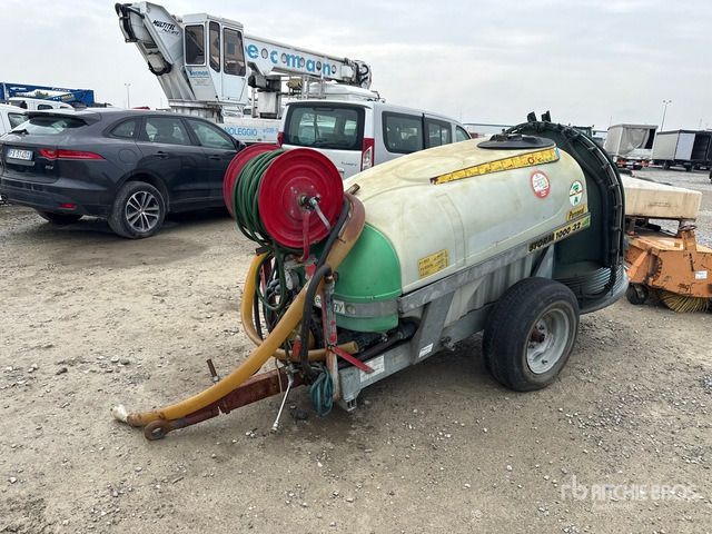 Tifone Pull-Type Sprayer - Pulverizador arrastrado: foto 1 Tifone Pull-Type Sprayer - Pulverizador arrastrado: foto 1