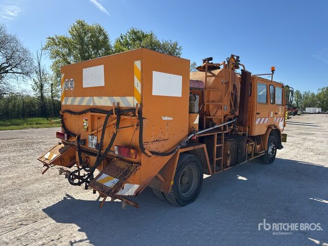 1986 Renault S130 Rincheval 2000 L on 4x2 Crew Ca ... Asphalt Distributor Truck - Distribuidor de asfalto: foto 3 1986 Renault S130 Rincheval 2000 L on 4x2 Crew Ca ... Asphalt Distributor Truck - Distribuidor de asfalto: foto 3