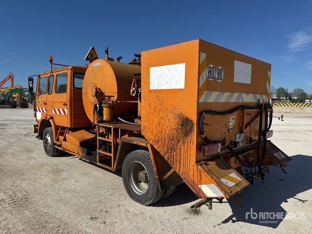1986 Renault S130 Rincheval 2000 L on 4x2 Crew Ca ... Asphalt Distributor Truck - Distribuidor de asfalto: foto 2 1986 Renault S130 Rincheval 2000 L on 4x2 Crew Ca ... Asphalt Distributor Truck - Distribuidor de asfalto: foto 2