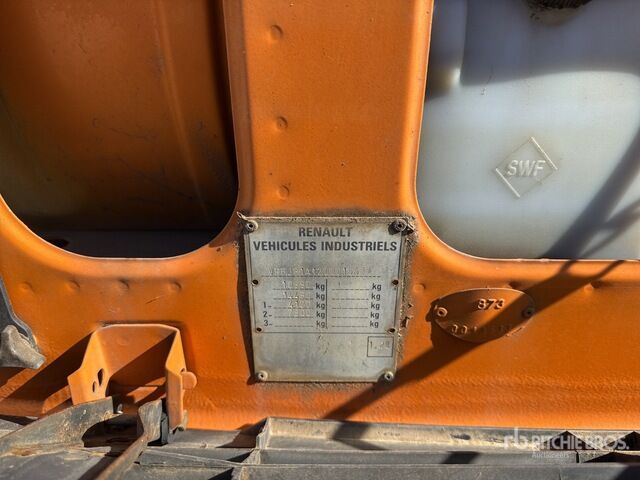 1986 Renault S130 Rincheval 2000 L on 4x2 Crew Ca ... Asphalt Distributor Truck - Distribuidor de asfalto: foto 5 1986 Renault S130 Rincheval 2000 L on 4x2 Crew Ca ... Asphalt Distributor Truck - Distribuidor de asfalto: foto 5