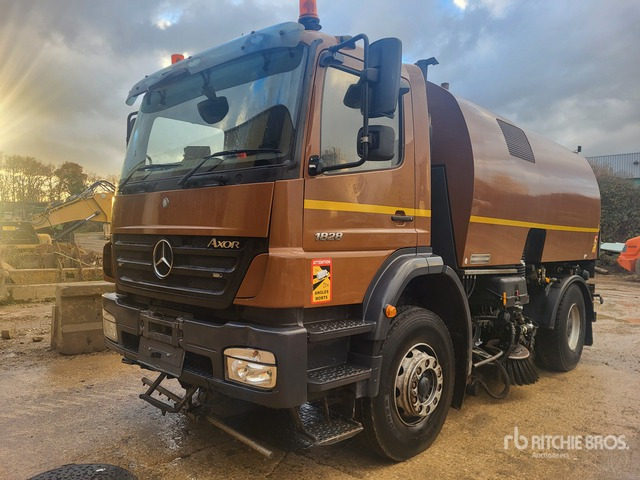 2005 Mercedes AXOR 1828 2005 Bucher Optifant70 on Balayeuse Sweeper Truck - Barredora vial: foto 1 2005 Mercedes AXOR 1828 2005 Bucher Optifant70 on Balayeuse Sweeper Truck - Barredora vial: foto 1