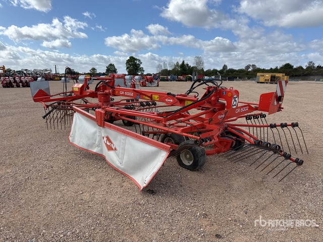 2012 Kuhn GA 6002 6 m Semi-Mount 2 Rotor Andaineur Hay Rake - Henificadora: foto 3 2012 Kuhn GA 6002 6 m Semi-Mount 2 Rotor Andaineur Hay Rake - Henificadora: foto 3