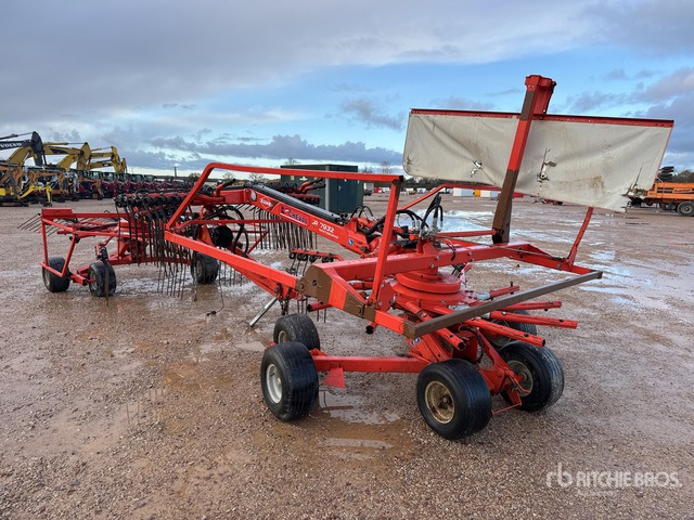 2012 Kuhn GA 7932 7.8 m Semi-Mount 2 Rotor Andaineur Hay Rake - Henificadora: foto 2 2012 Kuhn GA 7932 7.8 m Semi-Mount 2 Rotor Andaineur Hay Rake - Henificadora: foto 2