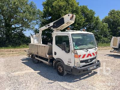 NISSAN CABSTAR 35.11 2009 Versalift ET-30-LE 9 m on ... - Camión con plataforma elevadora: foto 4 NISSAN CABSTAR 35.11 2009 Versalift ET-30-LE 9 m on ... - Camión con plataforma elevadora: foto 4