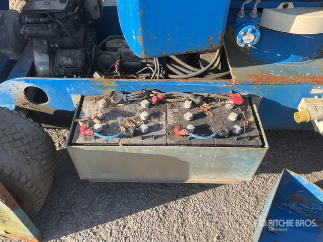 2013 Nifty-Lift HR12NDE 2WD Hybrid Articulating Boom Lift - Plataforma articulada: foto 5 2013 Nifty-Lift HR12NDE 2WD Hybrid Articulating Boom Lift - Plataforma articulada: foto 5