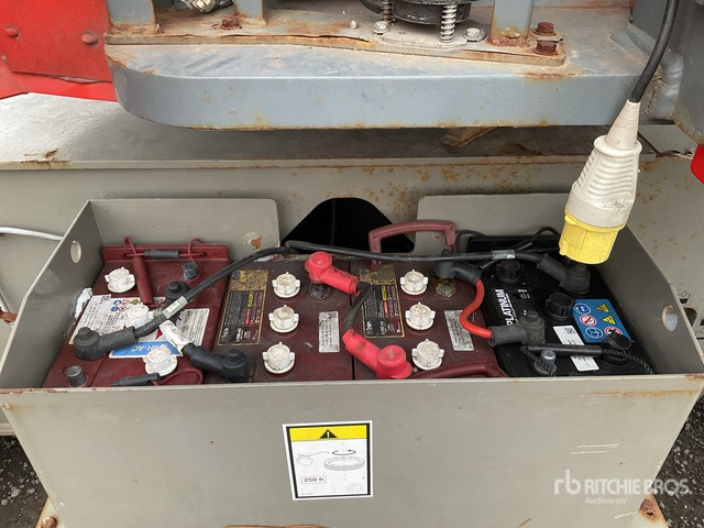 Plataforma articulada 2014 Haulotte HA15IP 2WD Electric Articulating Boom Lift: foto 6