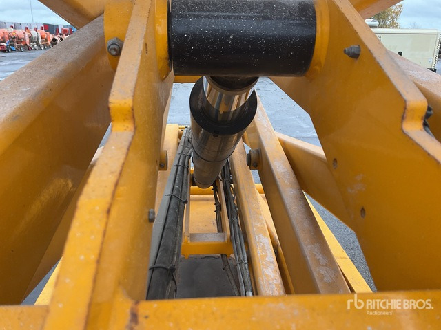 2015 Haulotte Compact 12 Electric Scissor Lift - Plataforma de tijeras: foto 5 2015 Haulotte Compact 12 Electric Scissor Lift - Plataforma de tijeras: foto 5