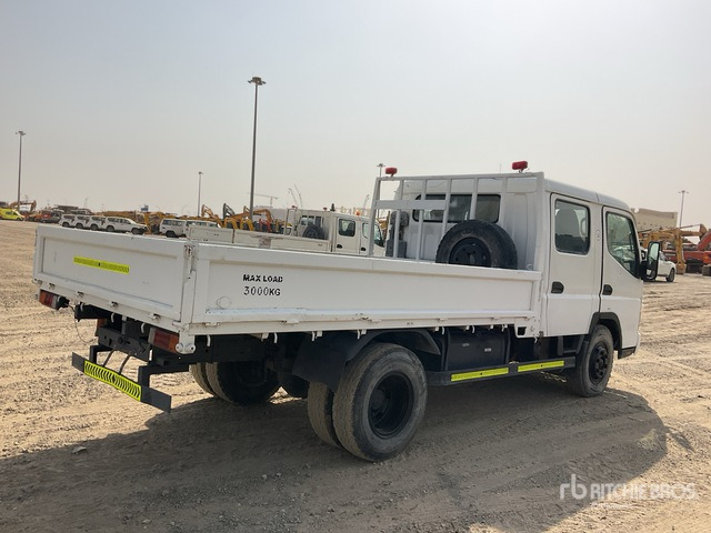 2014 Mitsubishi Canter 4x2 Crew Cab Flatbed Truck - Camión caja abierta: foto 3 2014 Mitsubishi Canter 4x2 Crew Cab Flatbed Truck - Camión caja abierta: foto 3