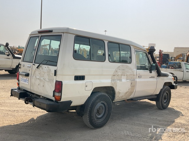 2014 Toyota Land Cruiser 78L 4x4 SUV - SUV/ Todoterreno: foto 3 2014 Toyota Land Cruiser 78L 4x4 SUV - SUV/ Todoterreno: foto 3