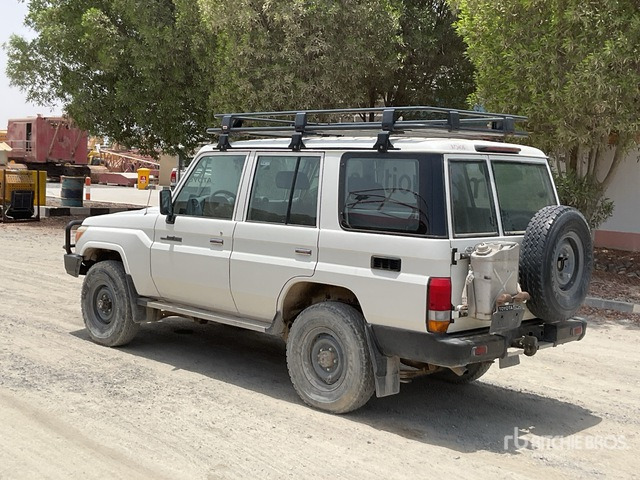 2018 Toyota Land Cruiser 76L 4x4 SUV - SUV/ Todoterreno: foto 4 2018 Toyota Land Cruiser 76L 4x4 SUV - SUV/ Todoterreno: foto 4