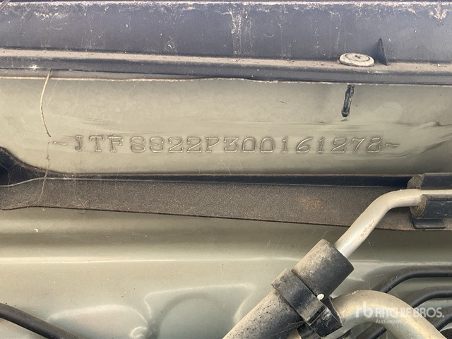 2016 Toyota Hiace 4x2 15-Seat Mini Bus - Autobús: foto 1 2016 Toyota Hiace 4x2 15-Seat Mini Bus - Autobús: foto 1