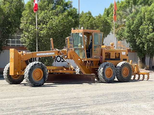 Mitsubishi MG730 - Grader: foto 1 Mitsubishi MG730 - Grader: foto 1