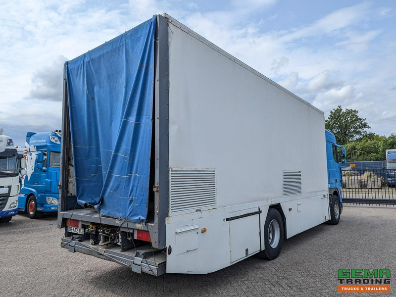 DAF XF95.430 4x2 Spacecab Euro2 - Retarder - Geslotenbak 7.7m - Handgeschakeld - Vangmuil - Camión caja cerrada: foto 3 DAF XF95.430 4x2 Spacecab Euro2 - Retarder - Geslotenbak 7.7m - Handgeschakeld - Vangmuil - Camión caja cerrada: foto 3