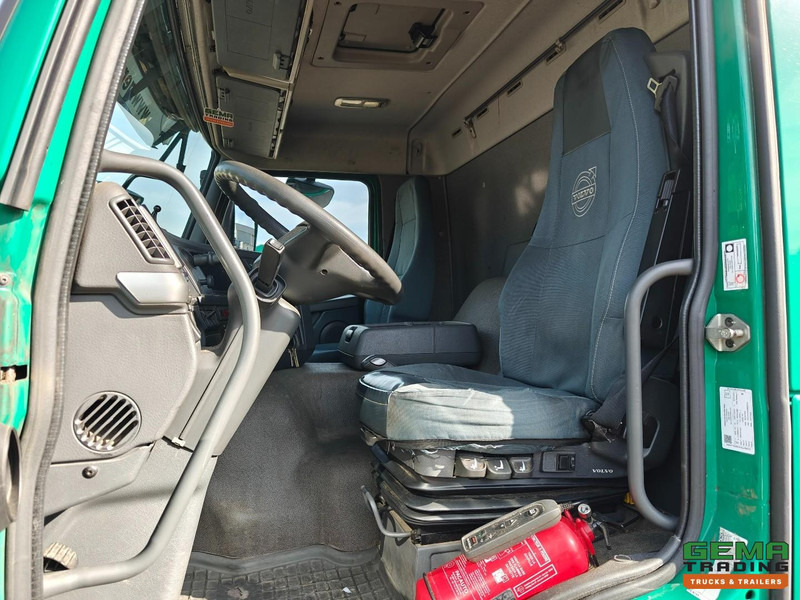 Volvo FM330 4x2 Dagcab Euro5 - KuikenBak 8.4m + Webasto Heater + Dhollandia 2000KG - Transporte de ganado camión: foto 5 Volvo FM330 4x2 Dagcab Euro5 - KuikenBak 8.4m + Webasto Heater + Dhollandia 2000KG - Transporte de ganado camión: foto 5