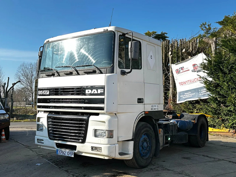 DAF XF 95.380 4X2 Tractor-unit Spring/Air ZF Manual Euro2 PTO - Cabeza tractora: foto 2 DAF XF 95.380 4X2 Tractor-unit Spring/Air ZF Manual Euro2 PTO - Cabeza tractora: foto 2