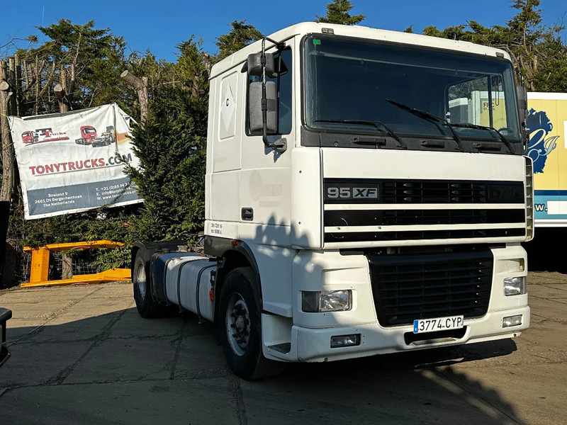 DAF XF 95.380 4X2 Tractor-unit Spring/Air ZF Manual Euro2 PTO - Cabeza tractora: foto 1 DAF XF 95.380 4X2 Tractor-unit Spring/Air ZF Manual Euro2 PTO - Cabeza tractora: foto 1