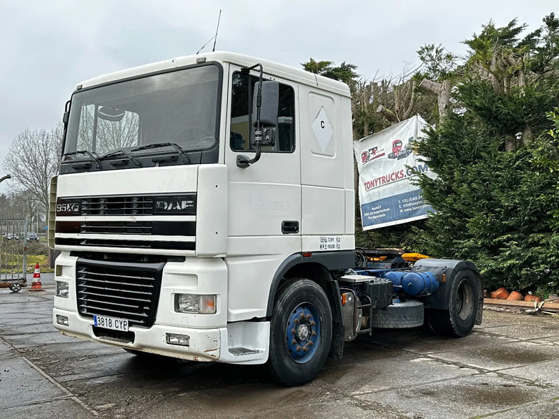 DAF XF 95.380 4X2 Tractor-unit Spring/Air ZF Manual Euro2 PTO - Cabeza tractora: foto 2 DAF XF 95.380 4X2 Tractor-unit Spring/Air ZF Manual Euro2 PTO - Cabeza tractora: foto 2