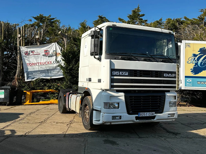 DAF XF 95.380 4X2 Tractor-unit Spring/Air ZF Manual Euro2 PTO - Cabeza tractora: foto 1 DAF XF 95.380 4X2 Tractor-unit Spring/Air ZF Manual Euro2 PTO - Cabeza tractora: foto 1