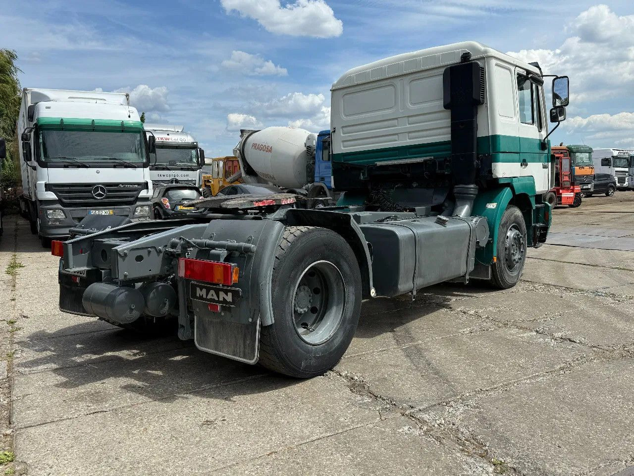 MAN 19.403 4X2 Tractor-unit Spring/Air ZF Manual Gea - Cabeza tractora: foto 4 MAN 19.403 4X2 Tractor-unit Spring/Air ZF Manual Gea - Cabeza tractora: foto 4