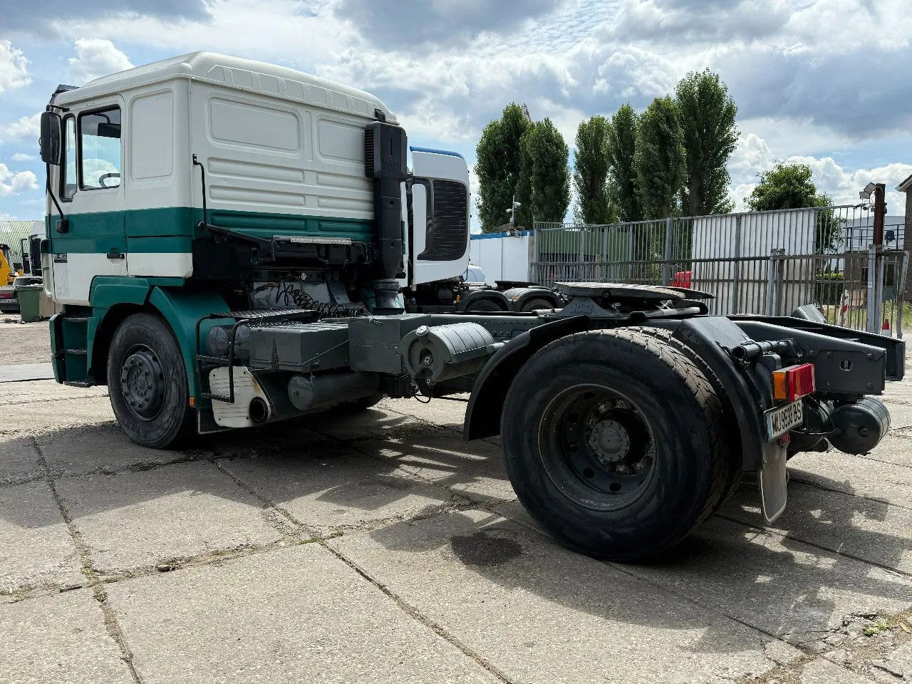 MAN 19.403 4X2 Tractor-unit Spring/Air ZF Manual Gea - Cabeza tractora: foto 3 MAN 19.403 4X2 Tractor-unit Spring/Air ZF Manual Gea - Cabeza tractora: foto 3
