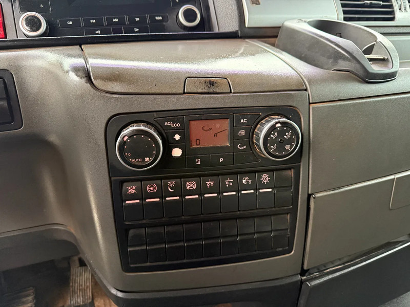 Cabeza tractora MAN TGX 33.480 6X4 Tractor-unit Spring/Spring Retarder Euro5: foto 13 Cabeza tractora MAN TGX 33.480 6X4 Tractor-unit Spring/Spring Retarder Euro5: foto 13