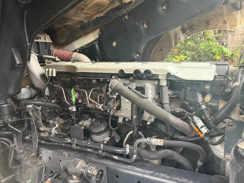 Cabeza tractora MAN TGX 33.480 6X4 Tractor-unit Spring/Spring Retarder Euro5: foto 16 Cabeza tractora MAN TGX 33.480 6X4 Tractor-unit Spring/Spring Retarder Euro5: foto 16