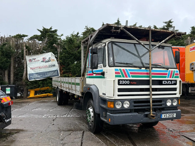 DAF 2300 TURBO w4X2 Platform Spring/Spring ZF Manual Gear *New Condition* - Camión caja abierta: foto 1 DAF 2300 TURBO w4X2 Platform Spring/Spring ZF Manual Gear *New Condition* - Camión caja abierta: foto 1