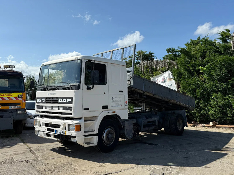 DAF 95.430 ATI 4X2 Tipper SPRING/AIR ZF MAN GEARBOX - Volquete camión: foto 2 DAF 95.430 ATI 4X2 Tipper SPRING/AIR ZF MAN GEARBOX - Volquete camión: foto 2