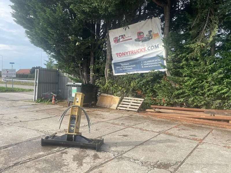 Soosan SB30 Hydraulic Breaker Skid steer - Implemento para Maquinaria de construcción: foto 2 Soosan SB30 Hydraulic Breaker Skid steer - Implemento para Maquinaria de construcción: foto 2