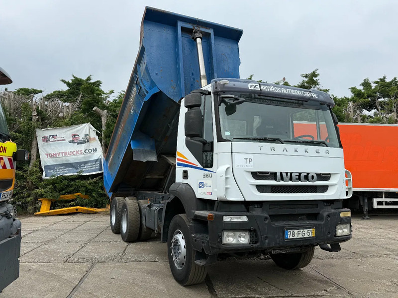 Iveco Trakker 360 6X4 Tipper Spring/Spring ZF Manual gear - Volquete camión: foto 1 Iveco Trakker 360 6X4 Tipper Spring/Spring ZF Manual gear - Volquete camión: foto 1