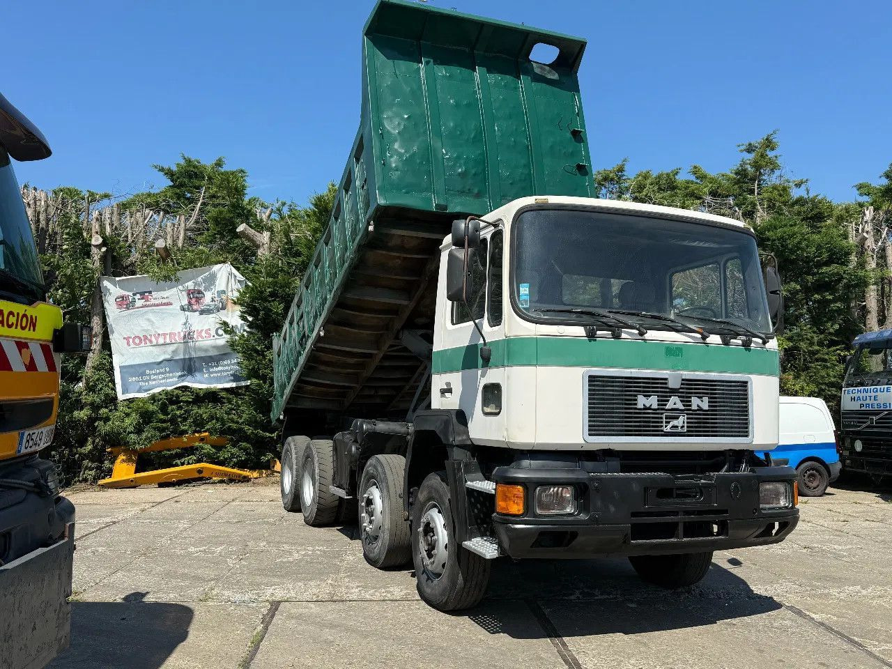 MAN 35.372 8X4 Tipper Spring/Spring ZF Manual Gear E - Volquete camión: foto 1 MAN 35.372 8X4 Tipper Spring/Spring ZF Manual Gear E - Volquete camión: foto 1