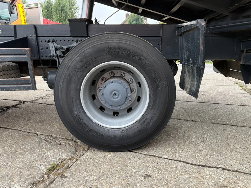 Mercedes-Benz Actros 1831 V6 4X2 Tipper + crane EPS Manual Gearbox 3 peddal - Volquete camión, Camión grúa: foto 5 Mercedes-Benz Actros 1831 V6 4X2 Tipper + crane EPS Manual Gearbox 3 peddal - Volquete camión, Camión grúa: foto 5