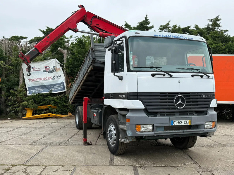 Mercedes-Benz Actros 1831 V6 4X2 Tipper + crane EPS Manual Gearbox 3 peddal - Volquete camión, Camión grúa: foto 1 Mercedes-Benz Actros 1831 V6 4X2 Tipper + crane EPS Manual Gearbox 3 peddal - Volquete camión, Camión grúa: foto 1