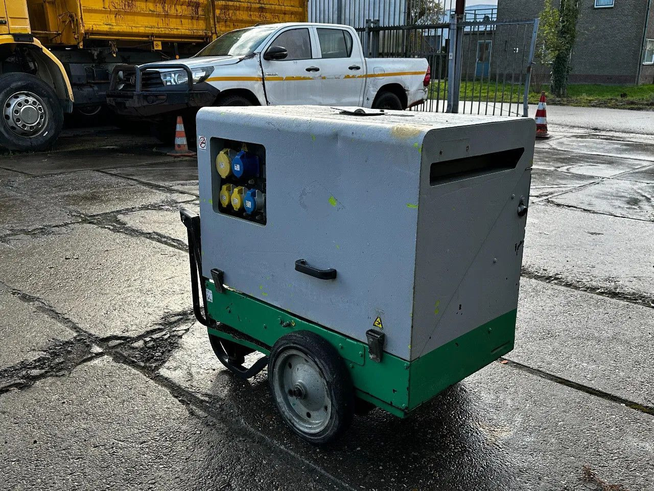 Pramac P6000S2 6KVA Generator Pramac P6000S2 6KVA Generator - Generador industriale: foto 4 Pramac P6000S2 6KVA Generator Pramac P6000S2 6KVA Generator - Generador industriale: foto 4